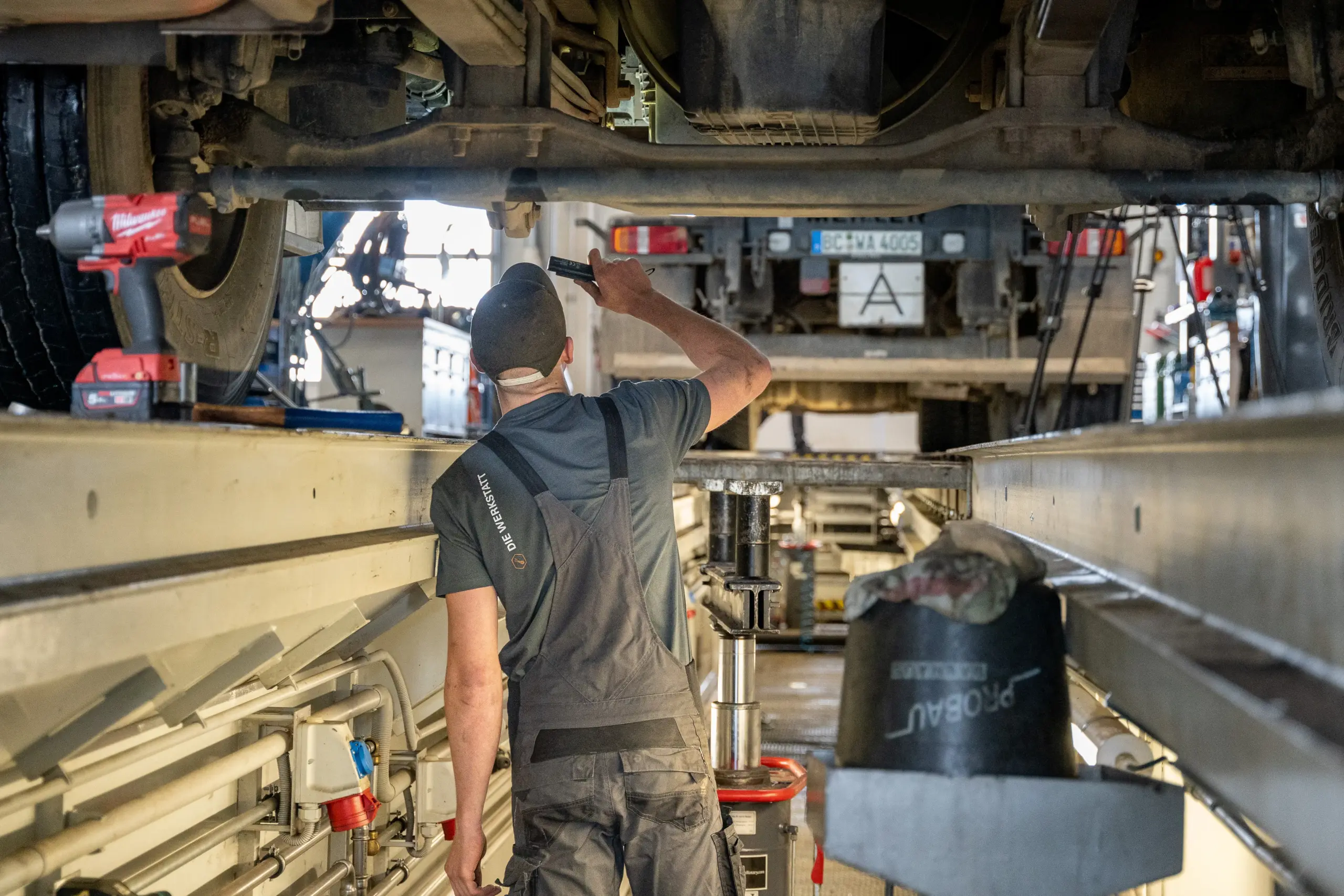 Metallbauer im Nutzfahrzeugbau bei Max Wild